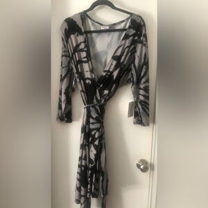 New with tags Lularoe Michelle dress - size 3xl.  Cool print!